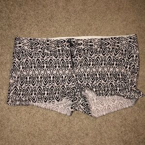 American Eagle pattern shorts